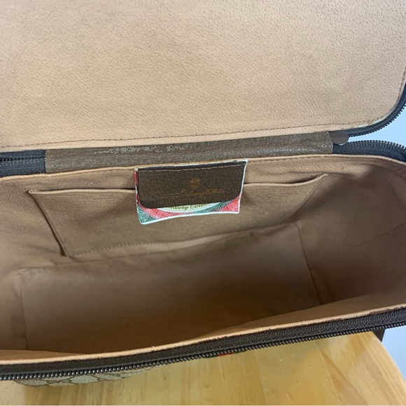 Vintage Gucci Messenger Crossbody - Picture 3 of 8